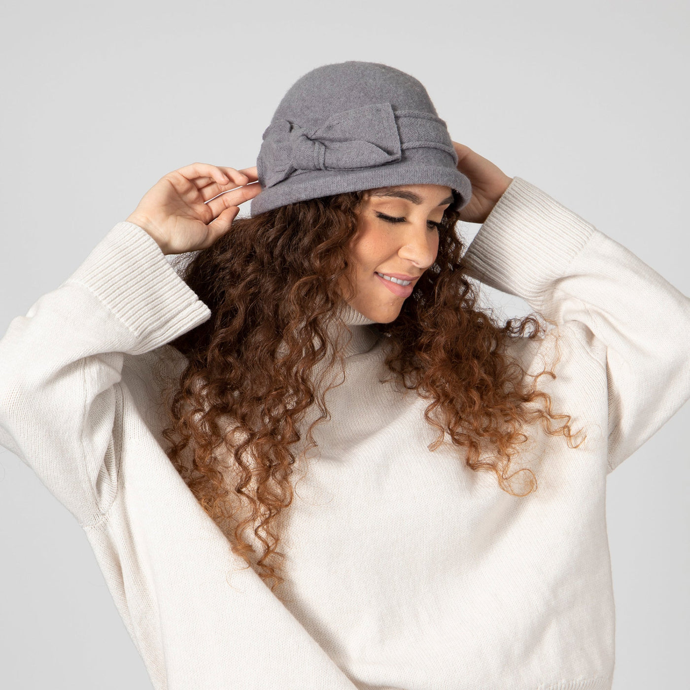 CLOCHE - Women's Soft Knit Cloche With Bow