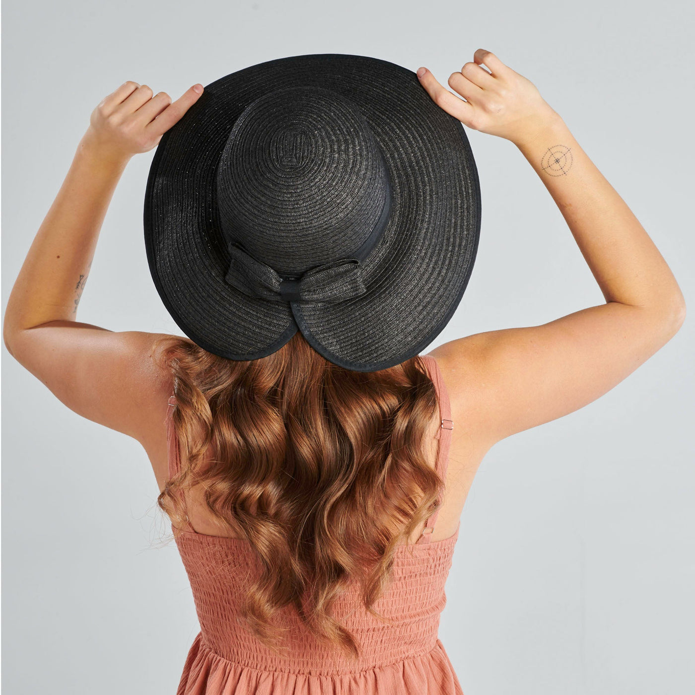 Women's Contrasting Edged Sun Brim Hat With Back Bow