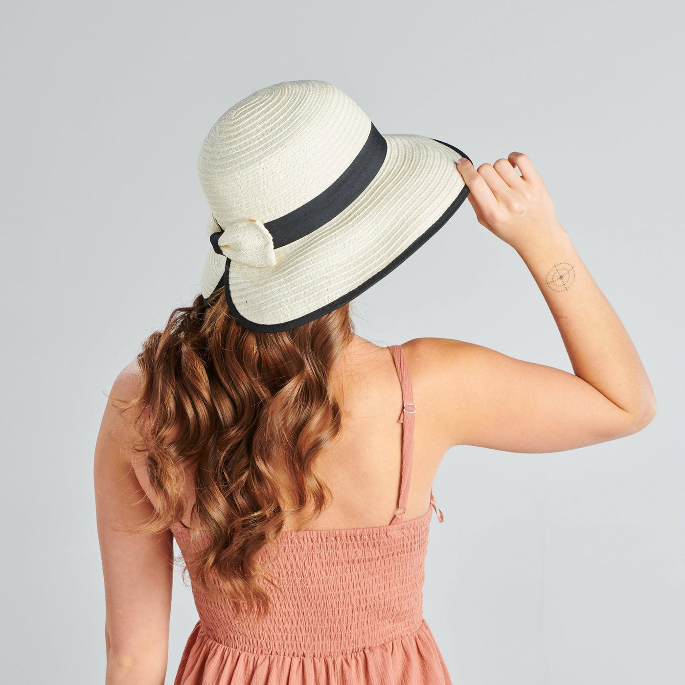 Women's Contrasting Edged Sun Brim Hat With Back Bow