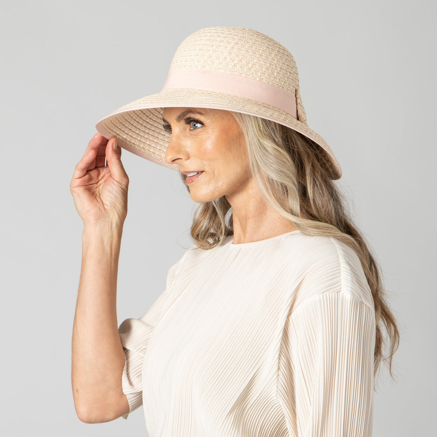 Women's Contrasting Edged Sun Brim Hat With Back Bow