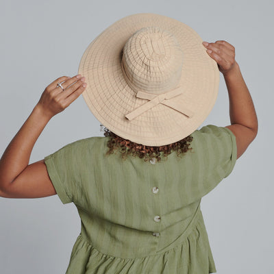 RIBBON - Women's Large Brim Ribbon Hat With A Bow