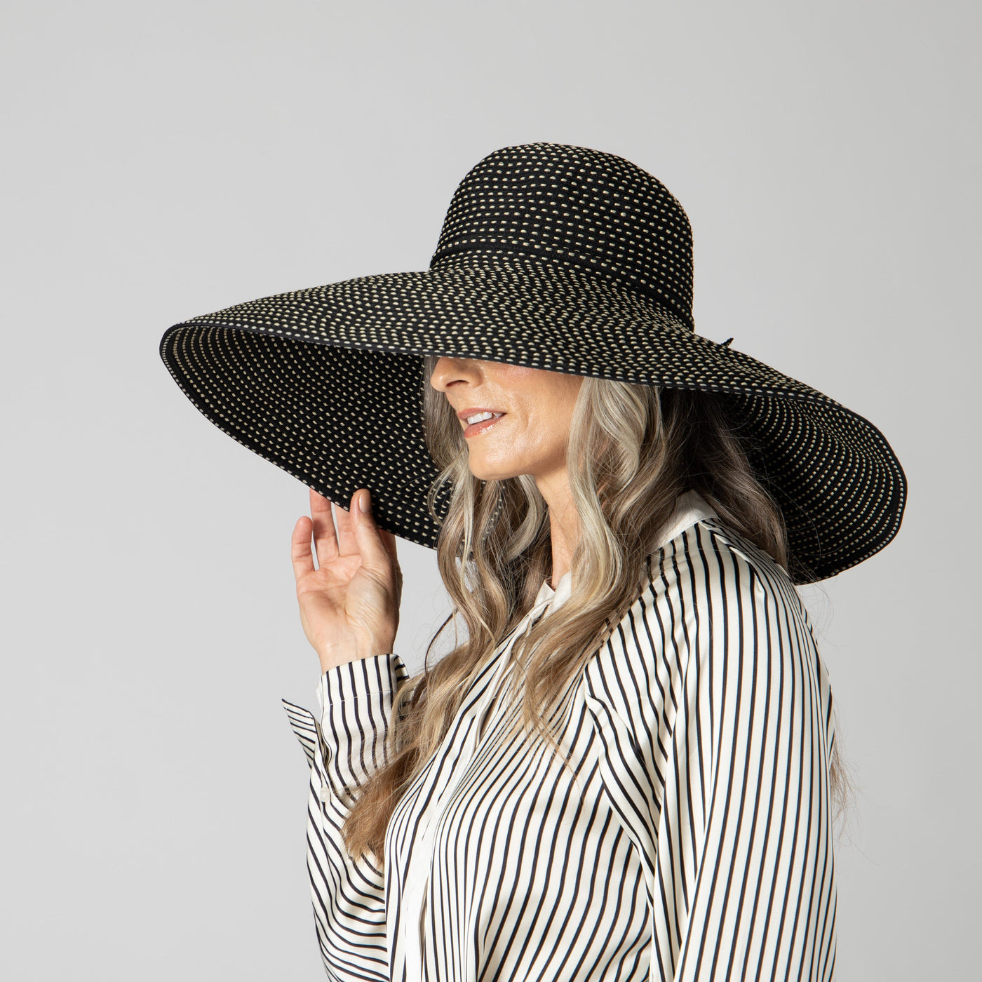 SUN BRIM - Women's Wide Brim Ribbon Floppy Hat With Ticking Fabric