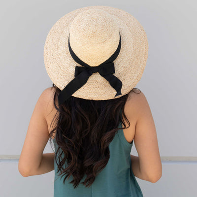 SUN BRIM - Women's Large Brim Raffia Hat With A Black Ribbon